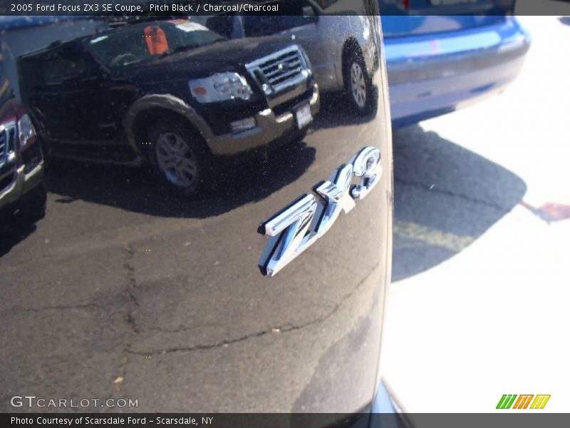 Pitch Black / Charcoal/Charcoal 2005 Ford Focus ZX3 SE Coupe