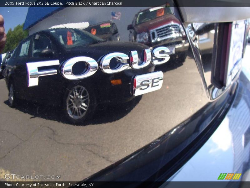 Pitch Black / Charcoal/Charcoal 2005 Ford Focus ZX3 SE Coupe