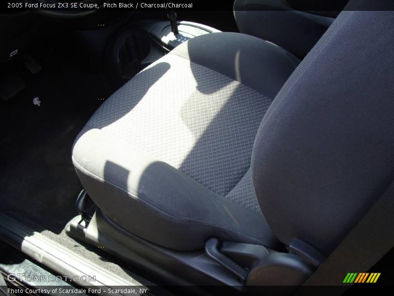 Pitch Black / Charcoal/Charcoal 2005 Ford Focus ZX3 SE Coupe