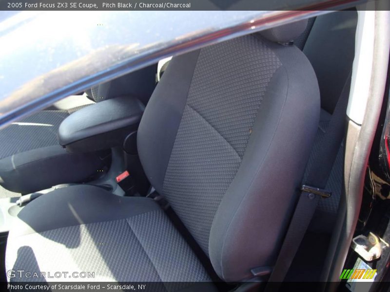Pitch Black / Charcoal/Charcoal 2005 Ford Focus ZX3 SE Coupe