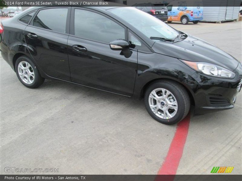 Tuxedo Black / Charcoal Black 2014 Ford Fiesta SE Sedan