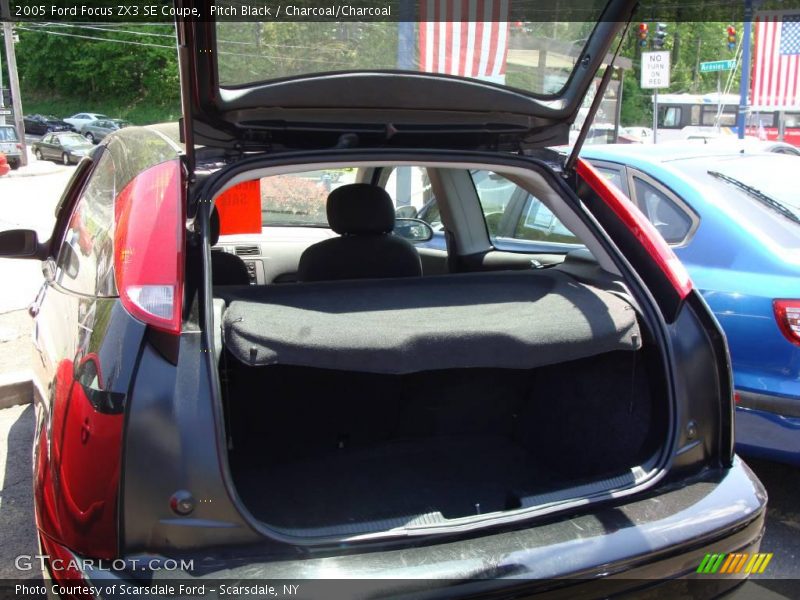 Pitch Black / Charcoal/Charcoal 2005 Ford Focus ZX3 SE Coupe