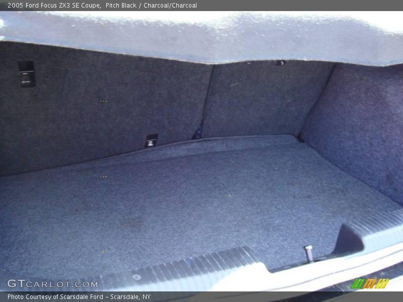 Pitch Black / Charcoal/Charcoal 2005 Ford Focus ZX3 SE Coupe