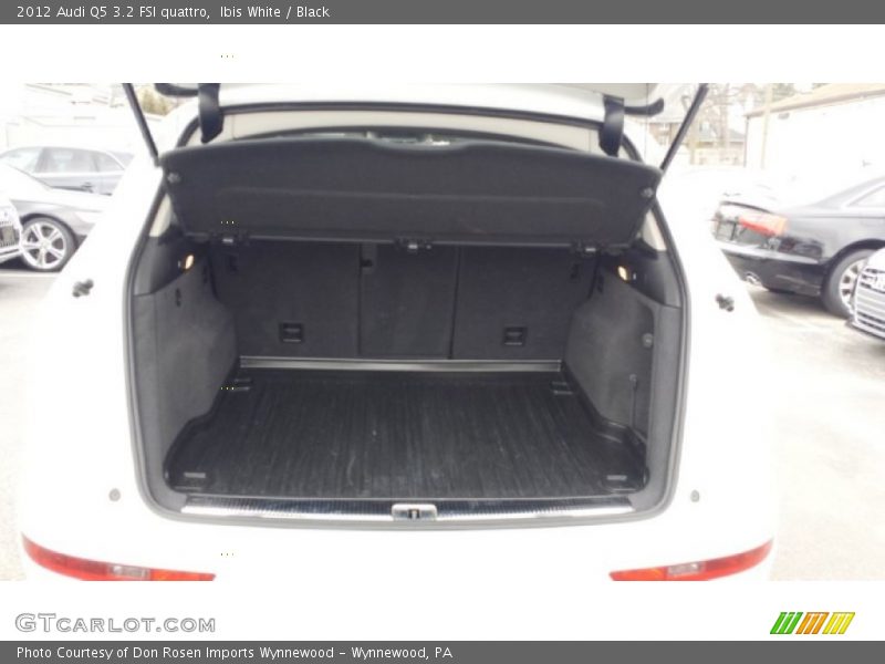 Ibis White / Black 2012 Audi Q5 3.2 FSI quattro