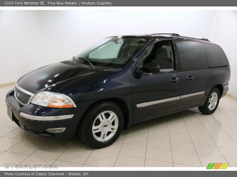 Front 3/4 View of 2003 Windstar SE