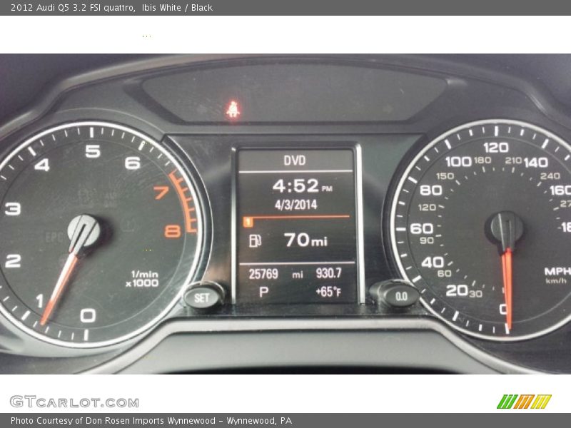 Ibis White / Black 2012 Audi Q5 3.2 FSI quattro