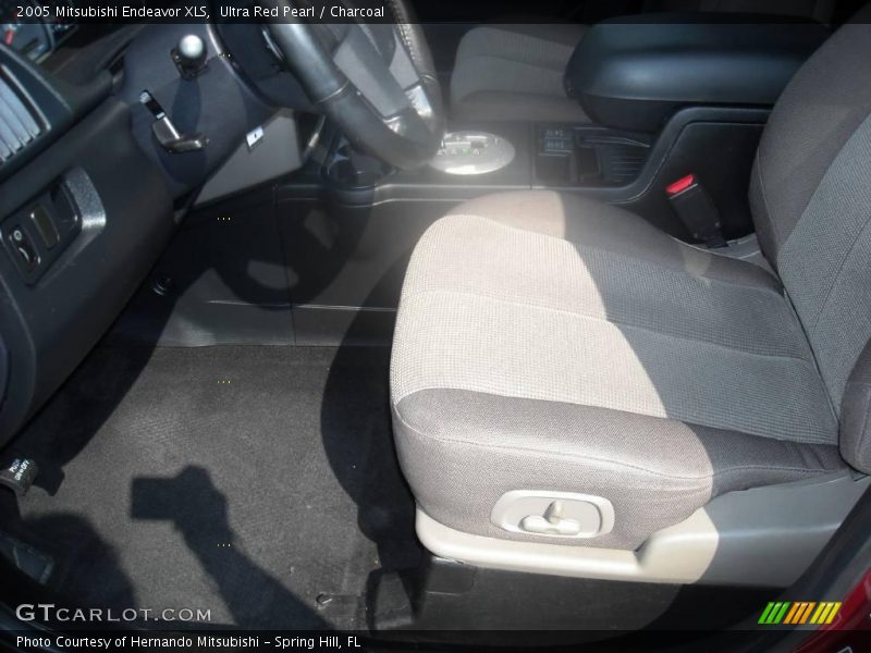 Ultra Red Pearl / Charcoal 2005 Mitsubishi Endeavor XLS