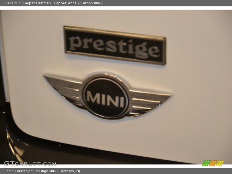 Pepper White / Carbon Black 2011 Mini Cooper Clubman