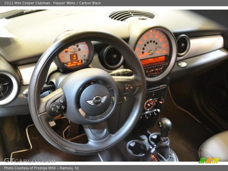 Pepper White / Carbon Black 2011 Mini Cooper Clubman