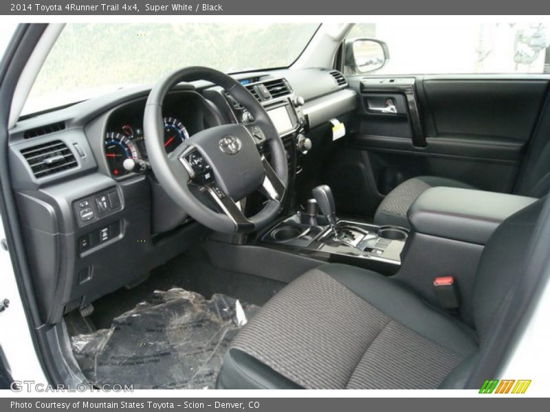 Super White / Black 2014 Toyota 4Runner Trail 4x4