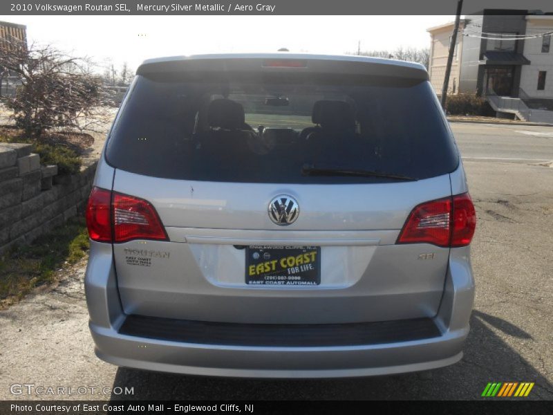 Mercury Silver Metallic / Aero Gray 2010 Volkswagen Routan SEL