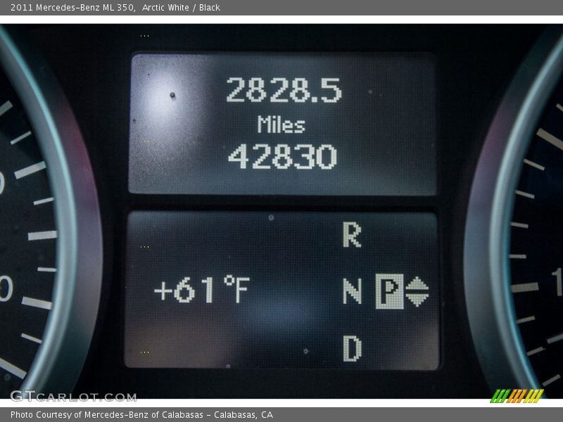 Arctic White / Black 2011 Mercedes-Benz ML 350