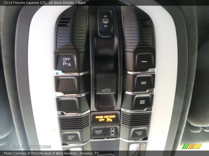 Controls of 2014 Cayenne GTS