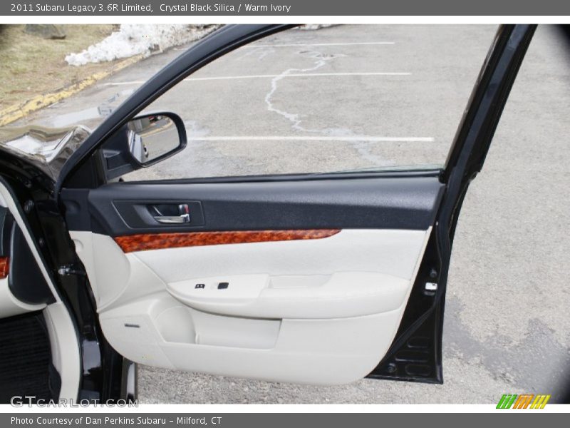 Crystal Black Silica / Warm Ivory 2011 Subaru Legacy 3.6R Limited