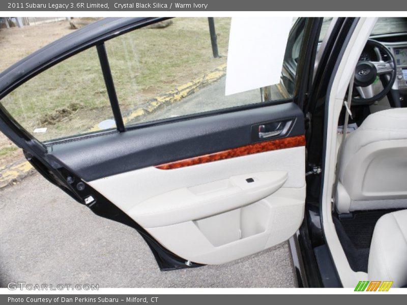 Crystal Black Silica / Warm Ivory 2011 Subaru Legacy 3.6R Limited