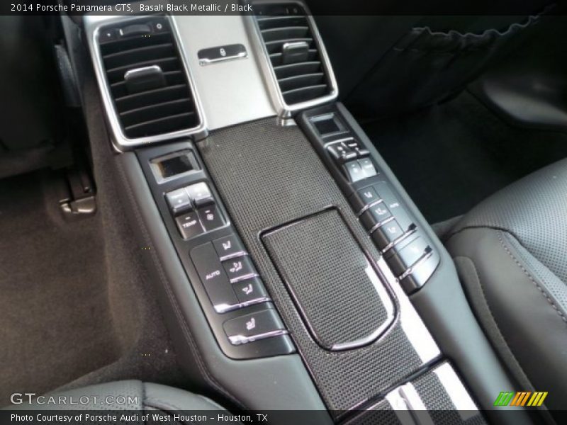 Controls of 2014 Panamera GTS