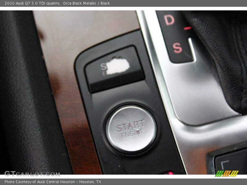 Orca Black Metallic / Black 2010 Audi Q7 3.0 TDI quattro