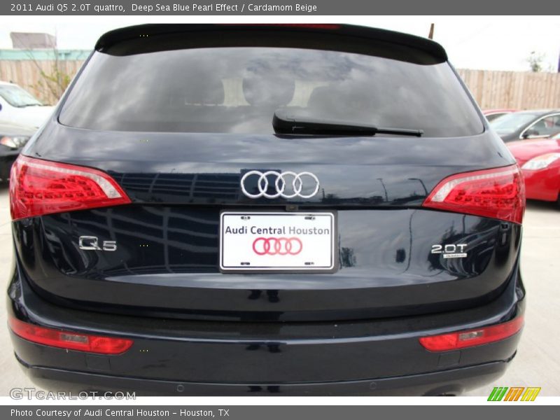 Deep Sea Blue Pearl Effect / Cardamom Beige 2011 Audi Q5 2.0T quattro