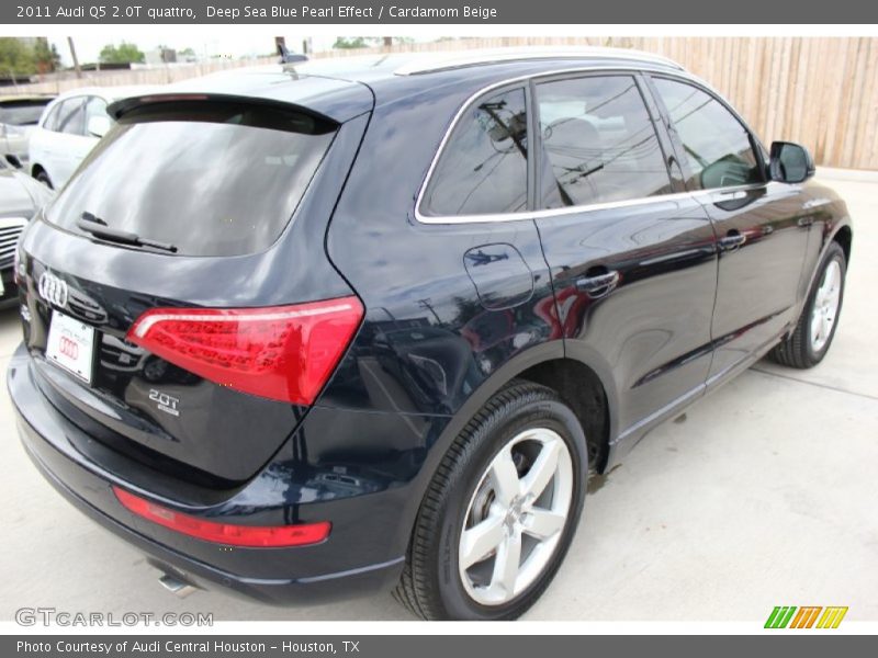Deep Sea Blue Pearl Effect / Cardamom Beige 2011 Audi Q5 2.0T quattro