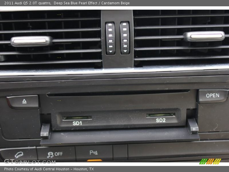 Deep Sea Blue Pearl Effect / Cardamom Beige 2011 Audi Q5 2.0T quattro