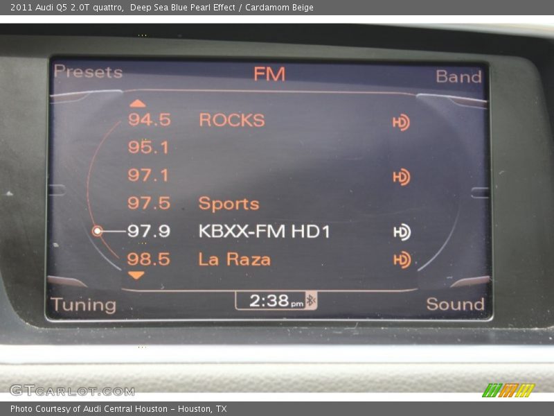 Deep Sea Blue Pearl Effect / Cardamom Beige 2011 Audi Q5 2.0T quattro