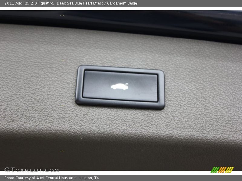 Deep Sea Blue Pearl Effect / Cardamom Beige 2011 Audi Q5 2.0T quattro