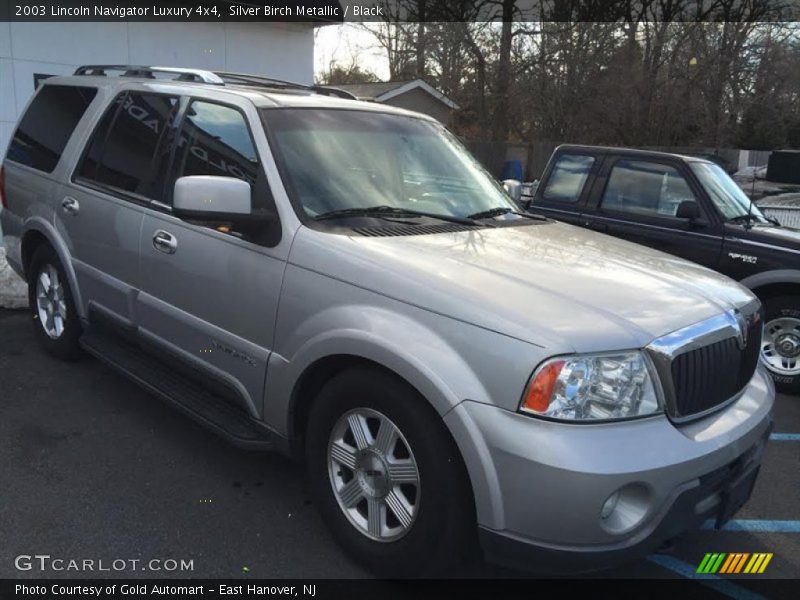 Front 3/4 View of 2003 Navigator Luxury 4x4