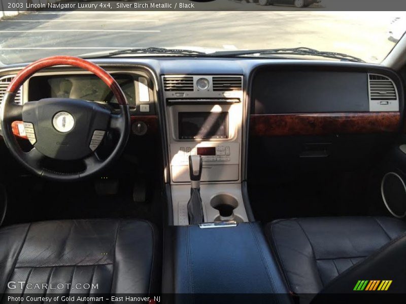 Dashboard of 2003 Navigator Luxury 4x4