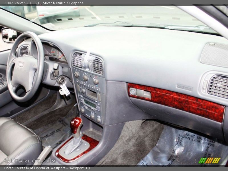Silver Metallic / Graphite 2002 Volvo S40 1.9T