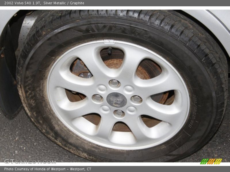 Silver Metallic / Graphite 2002 Volvo S40 1.9T