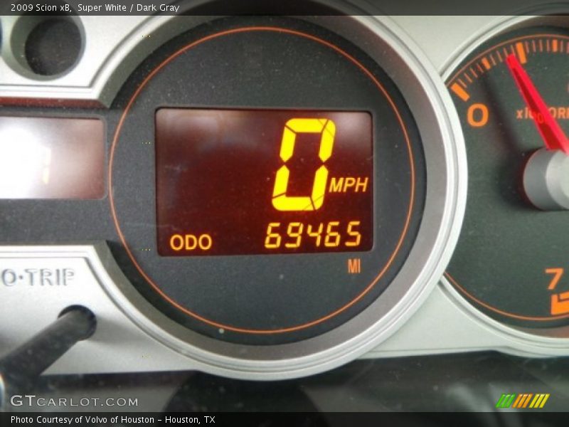 Super White / Dark Gray 2009 Scion xB