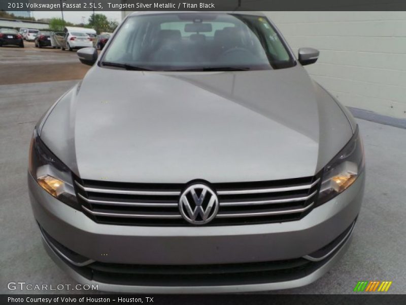 Tungsten Silver Metallic / Titan Black 2013 Volkswagen Passat 2.5L S