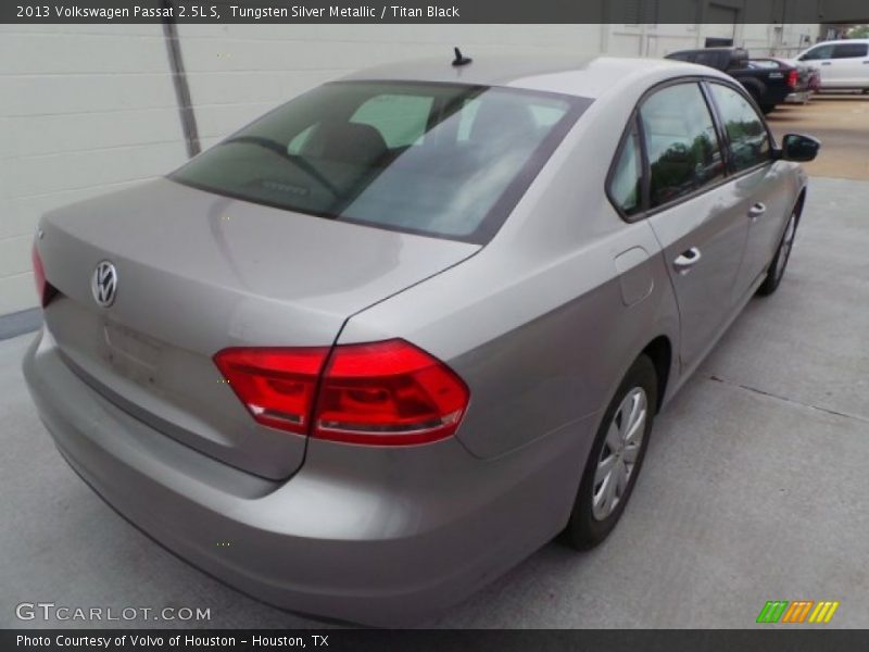 Tungsten Silver Metallic / Titan Black 2013 Volkswagen Passat 2.5L S