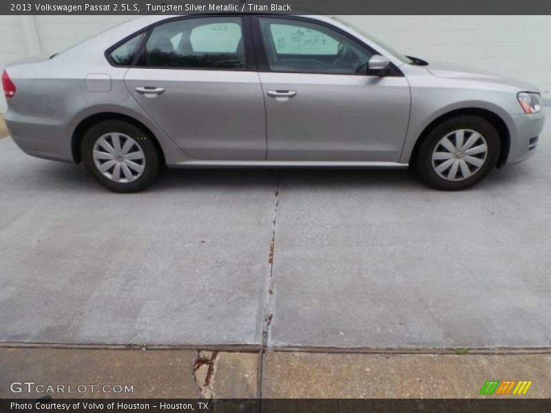 Tungsten Silver Metallic / Titan Black 2013 Volkswagen Passat 2.5L S