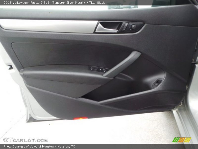 Tungsten Silver Metallic / Titan Black 2013 Volkswagen Passat 2.5L S
