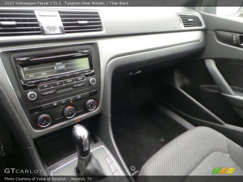Tungsten Silver Metallic / Titan Black 2013 Volkswagen Passat 2.5L S