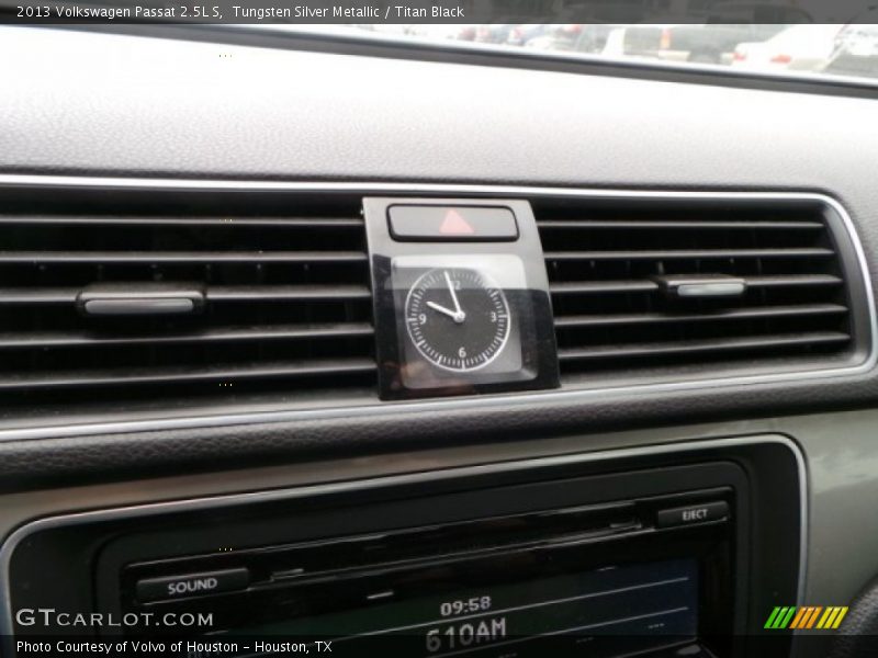 Tungsten Silver Metallic / Titan Black 2013 Volkswagen Passat 2.5L S