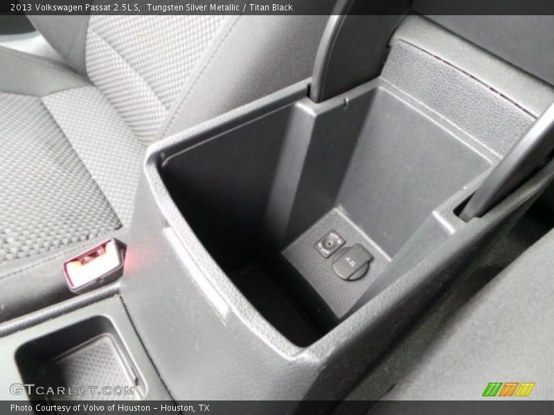 Tungsten Silver Metallic / Titan Black 2013 Volkswagen Passat 2.5L S