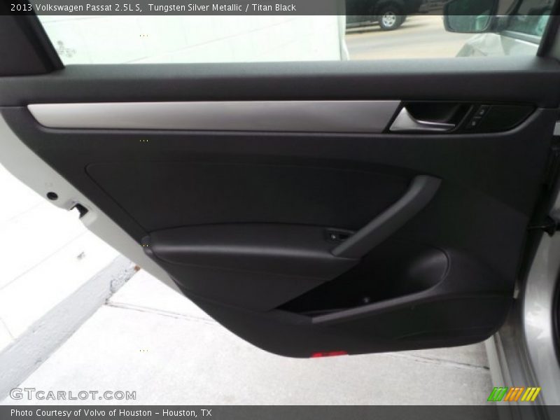 Tungsten Silver Metallic / Titan Black 2013 Volkswagen Passat 2.5L S