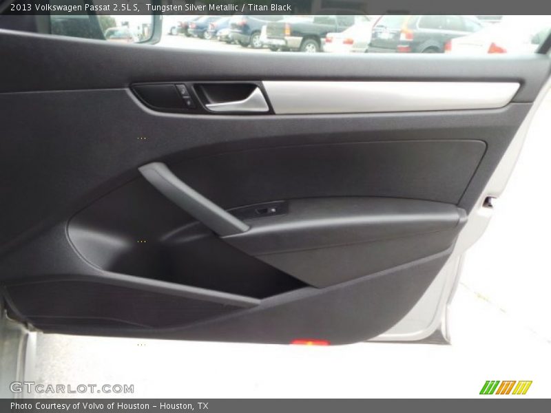 Tungsten Silver Metallic / Titan Black 2013 Volkswagen Passat 2.5L S