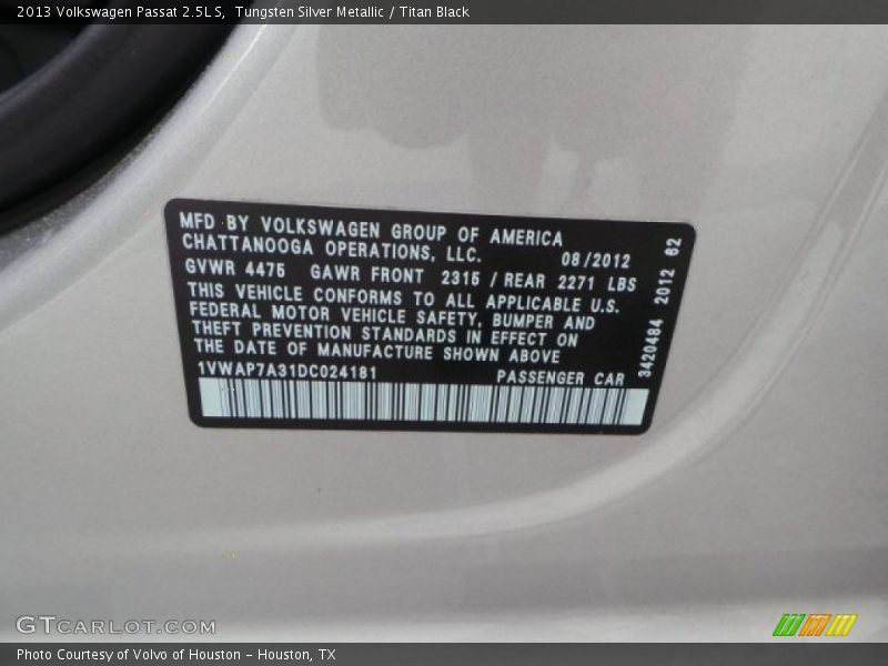 Tungsten Silver Metallic / Titan Black 2013 Volkswagen Passat 2.5L S