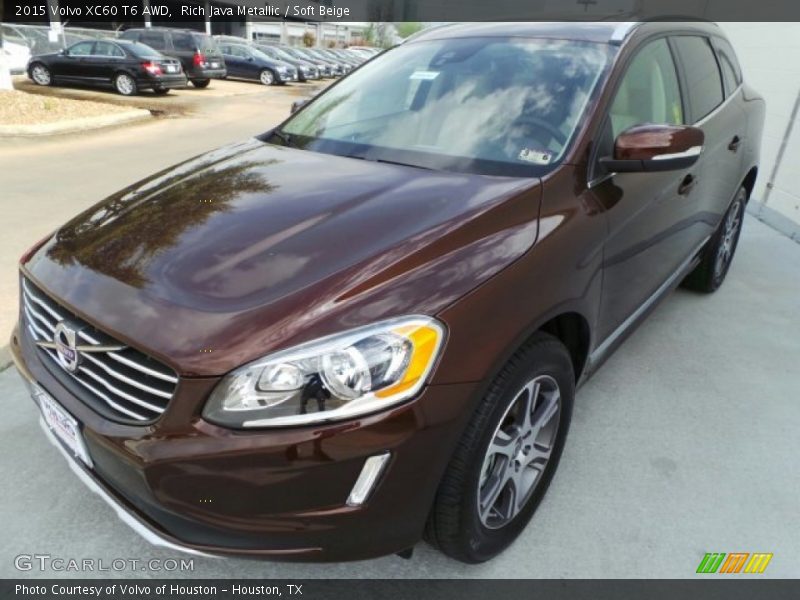 Front 3/4 View of 2015 XC60 T6 AWD