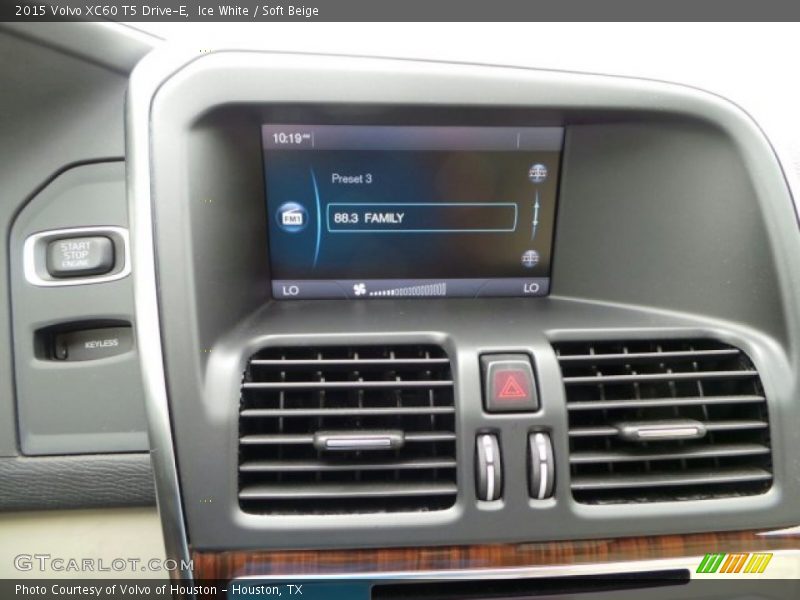 Ice White / Soft Beige 2015 Volvo XC60 T5 Drive-E