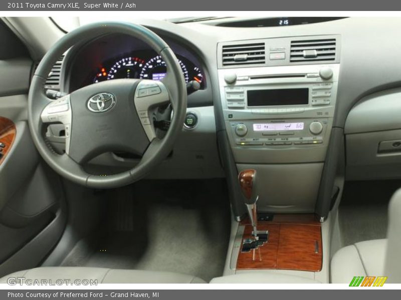 Super White / Ash 2011 Toyota Camry XLE