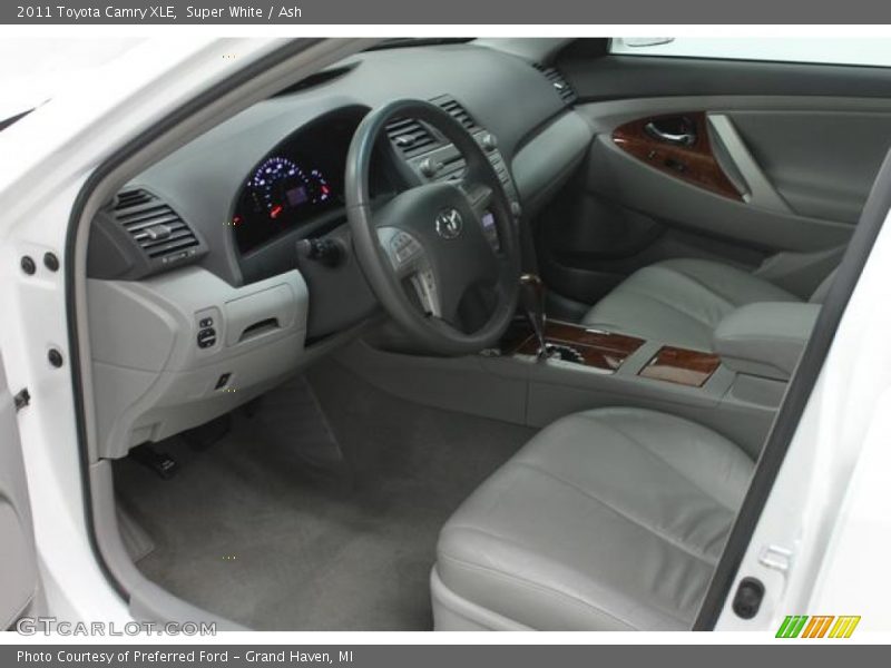 Super White / Ash 2011 Toyota Camry XLE