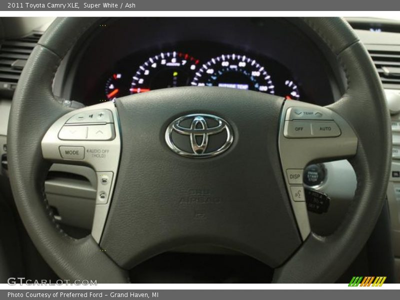 Super White / Ash 2011 Toyota Camry XLE