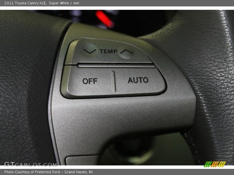 Super White / Ash 2011 Toyota Camry XLE