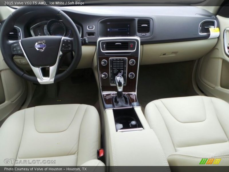 Dashboard of 2015 V60 T5 AWD