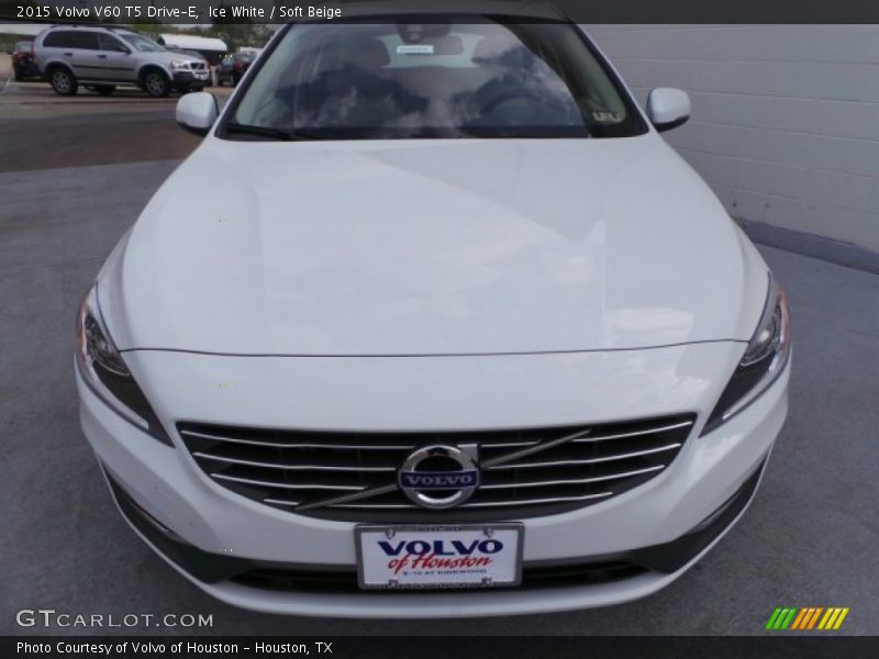 Ice White / Soft Beige 2015 Volvo V60 T5 Drive-E