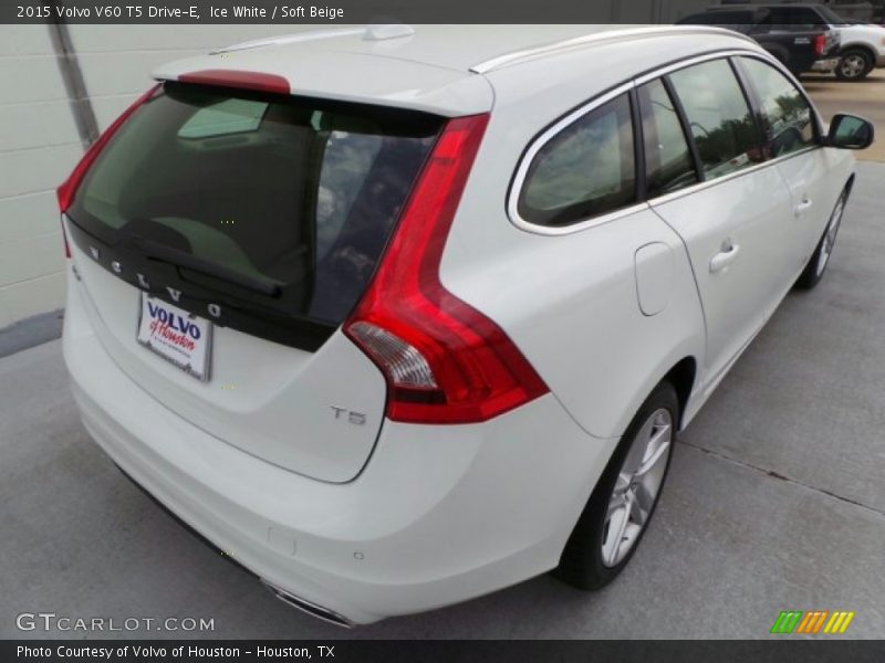 Ice White / Soft Beige 2015 Volvo V60 T5 Drive-E